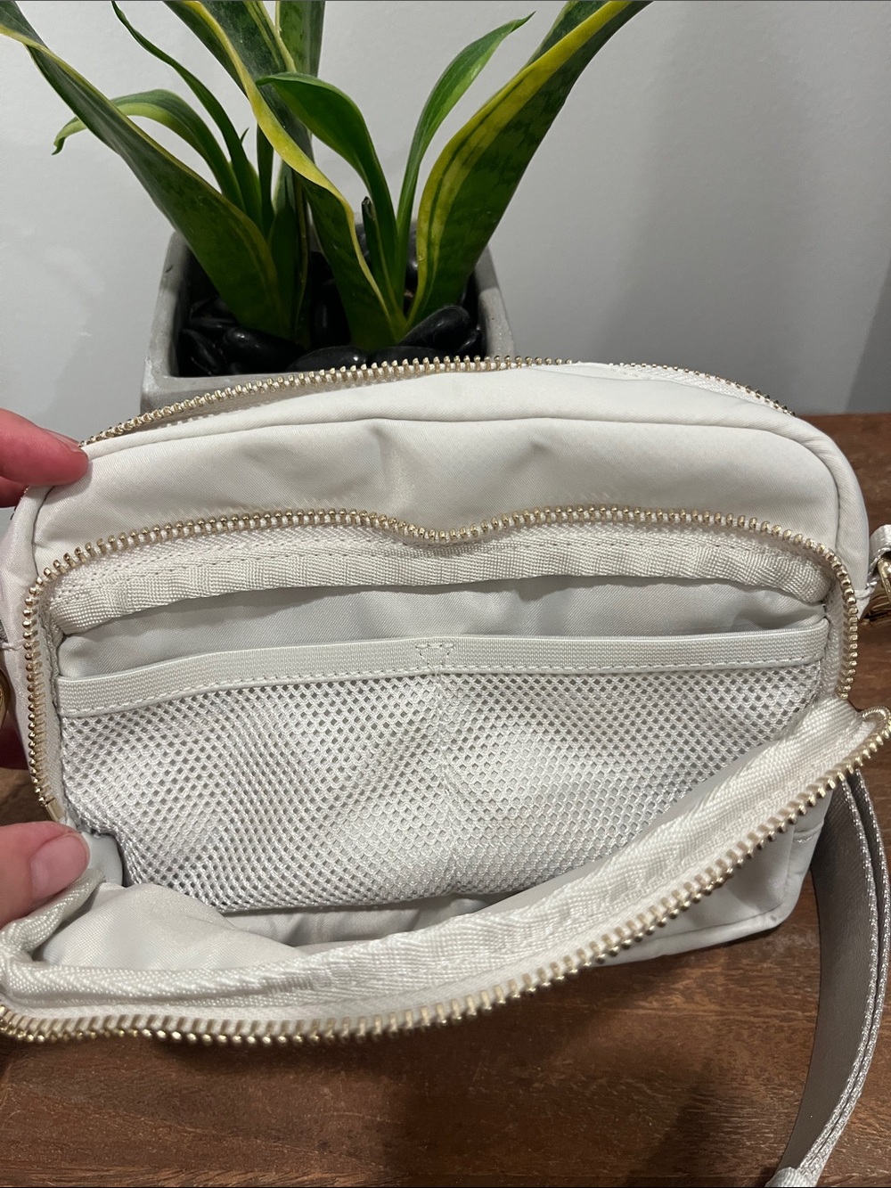 🖤 Lululemon | 2 L | Cream/White/Opal Crossbody Bag with Adjustable Strap - Picture 6 of 6